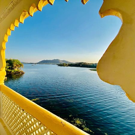 Hotel Vallabh A Lake Facing Balcony Udaipur Exterior foto